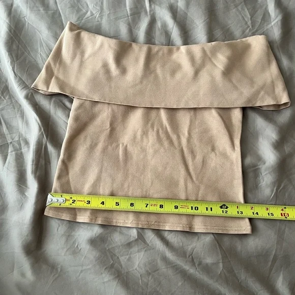 Off-Shoulder Beige Top - Picture 3 of 5